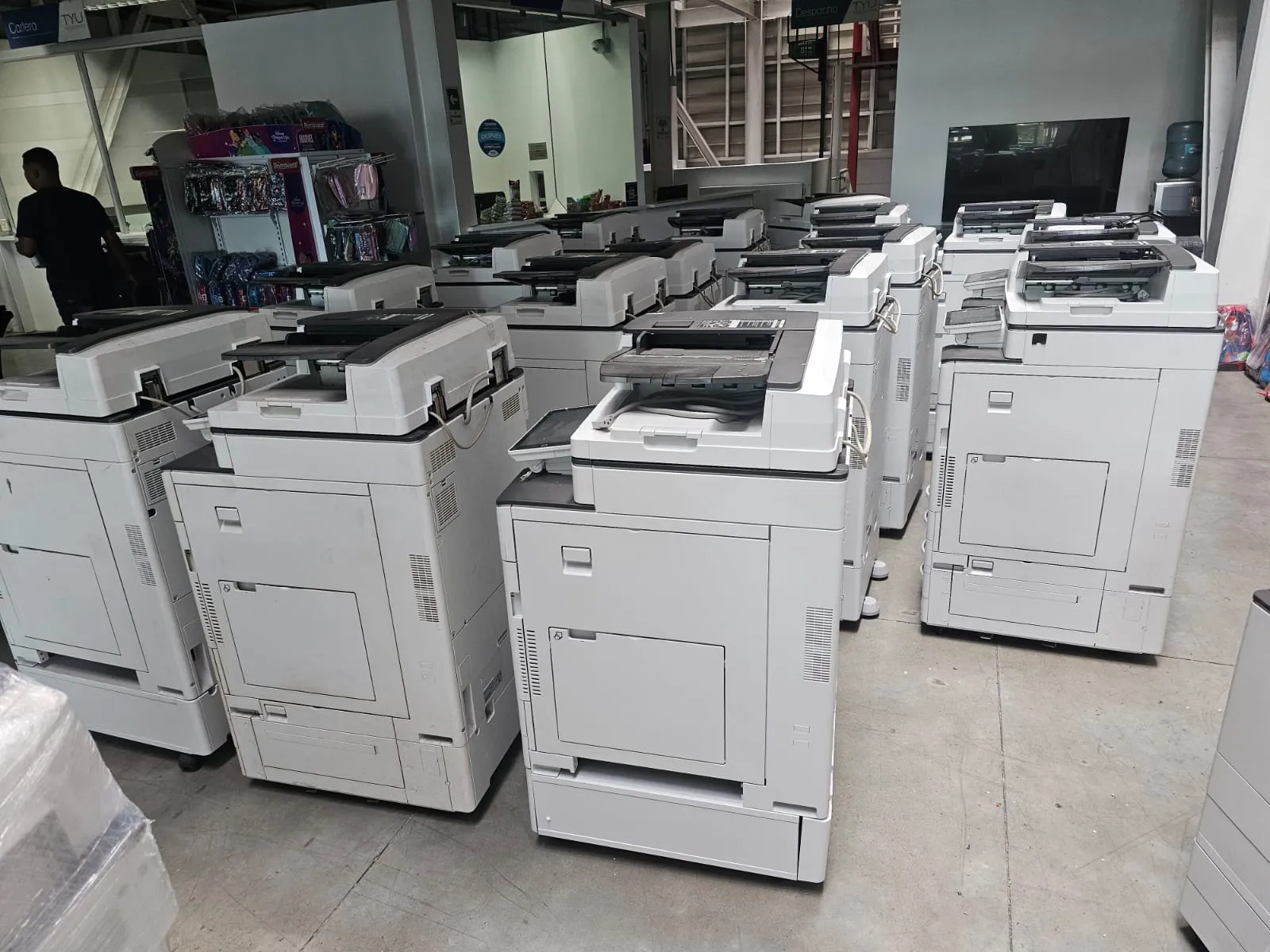 Fotocopiadoras Ricoh en la bodega, listas para venta o renta